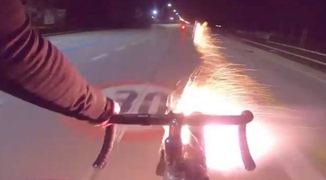 Fuochi Capodanno bengala come cannoni: video virale ma che danni…