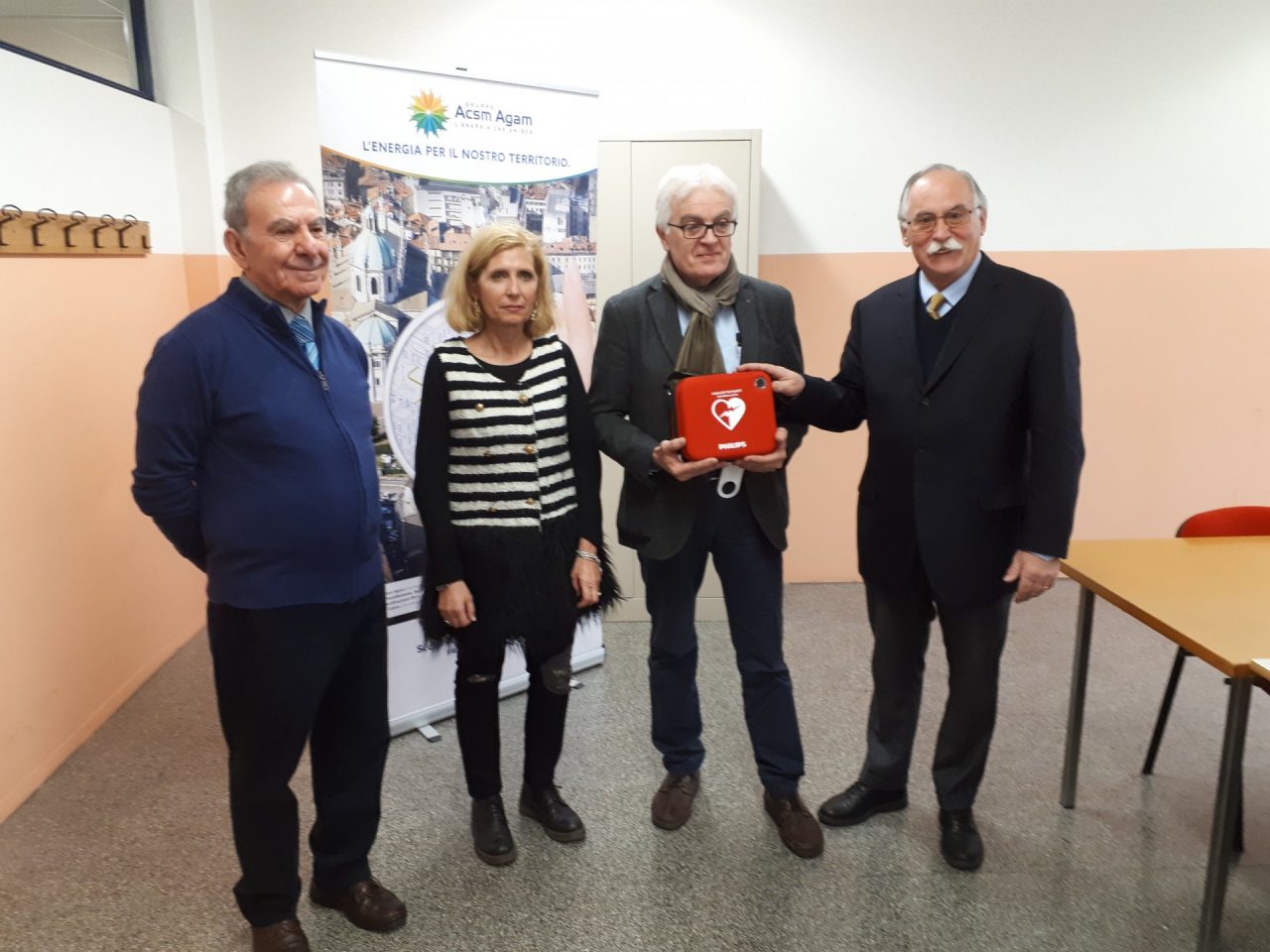 Defibrillatore donato a scuola