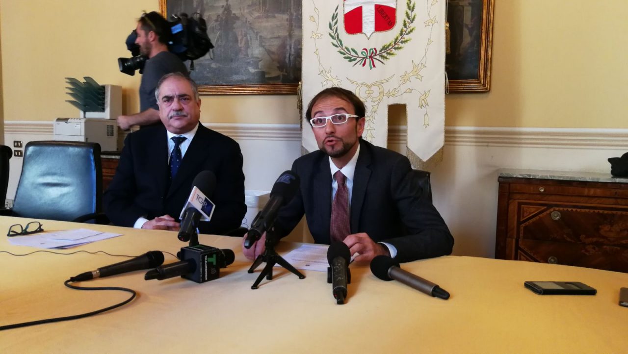 Colazione ai senzatetto il comandante della Polizia locale spiega l’ordinanza VIDEO