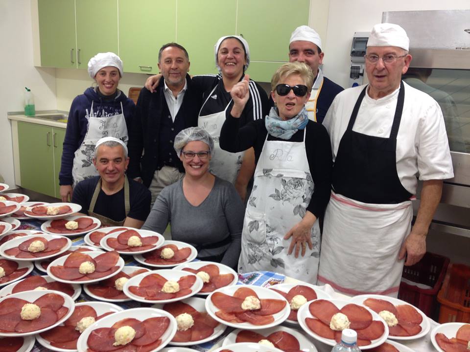 Cena solidale di Natale vera festa della comunità