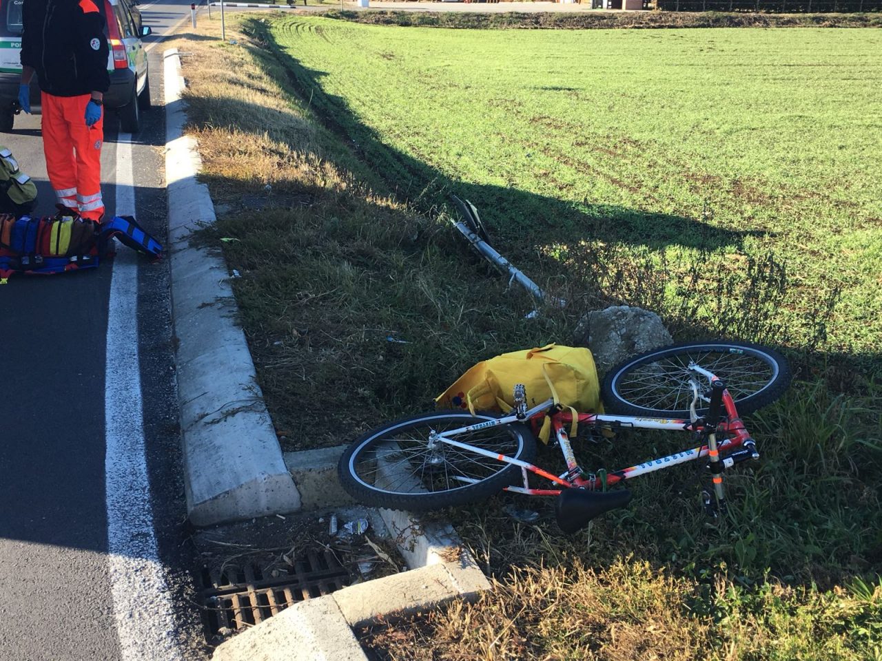Cade bicicletta in Pronto soccorso un giovane
