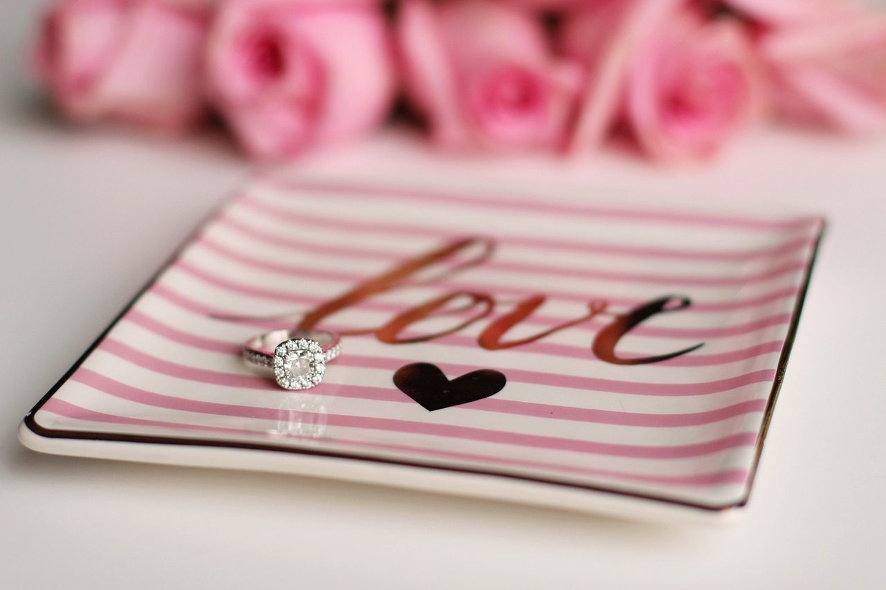 10 anni insieme: si laureano e arriva la proposta di matrimonio