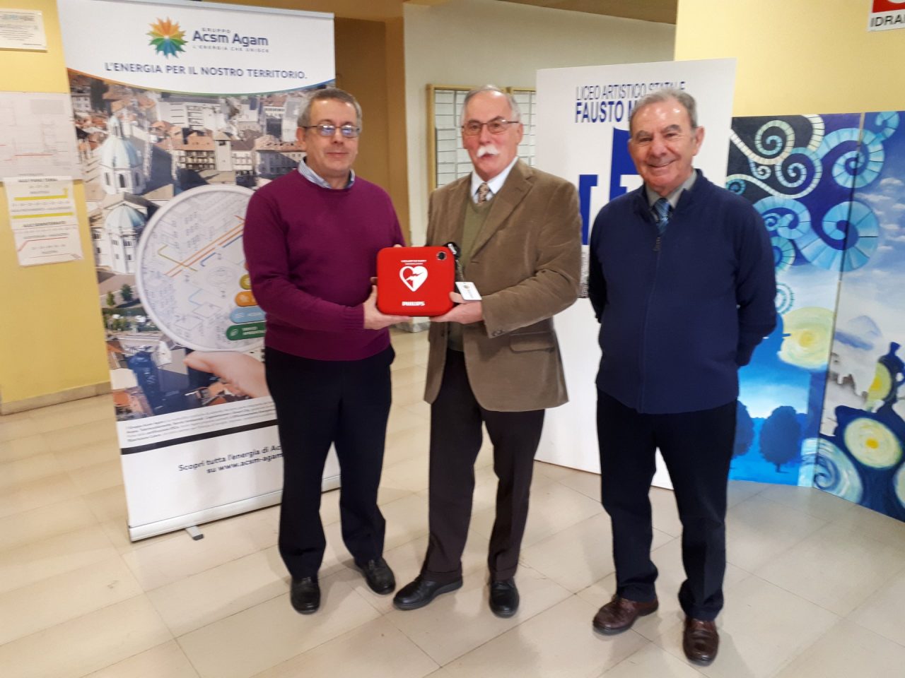 Defibrillatore scuola regalo a Cantù