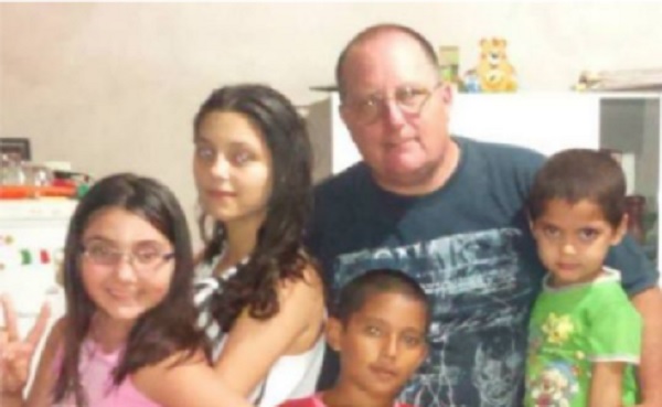 Riabbraccia il fratello da 18 anni in Brasile STORIE DEL 2017