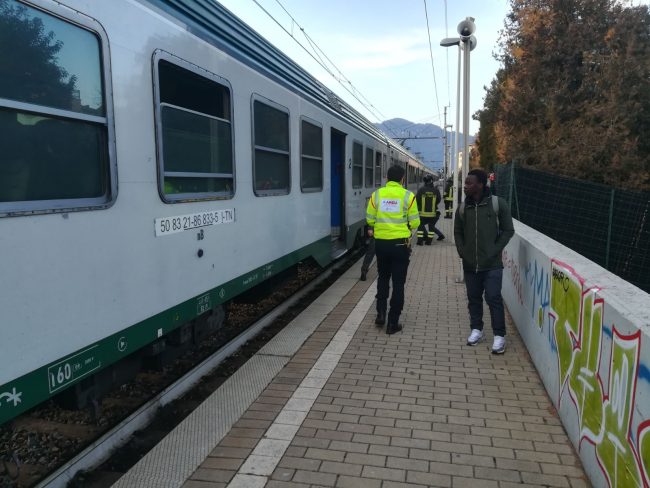 Aggressione ai Carabinieri alla stazione di Inverigo: “Dove sono i militari?”