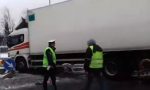 Tir incastrato al viadotto dei Lavatoi traffico in tilt FOTO