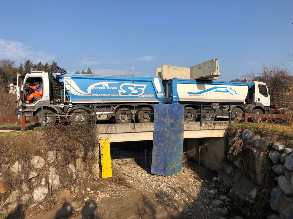 Mariano prove di carico sul ponte. Limite di 33 tonnellate