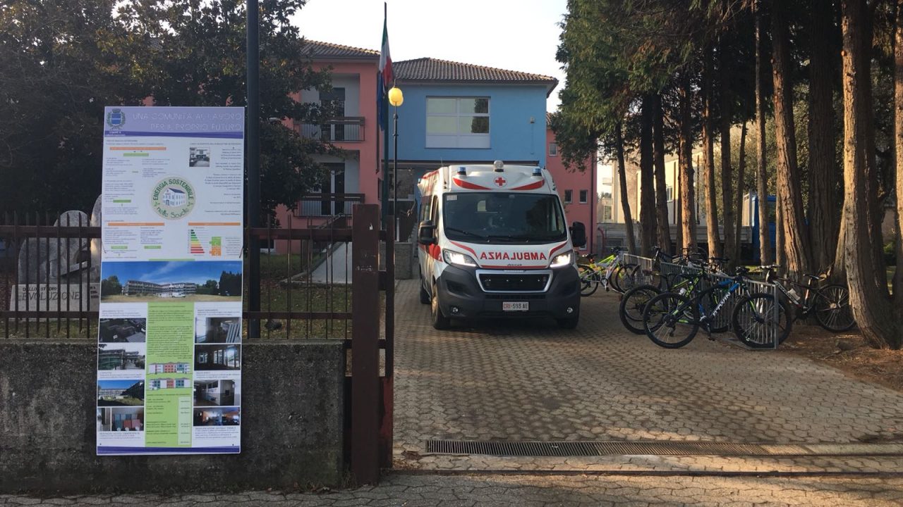Lurate Caccivio malore a scuola