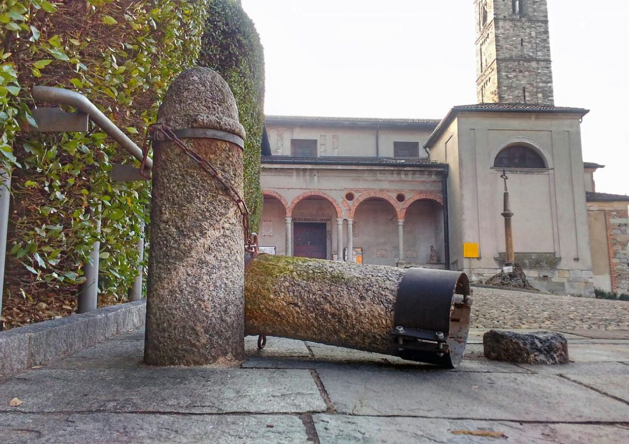Vandalismi chiesa a Cantù