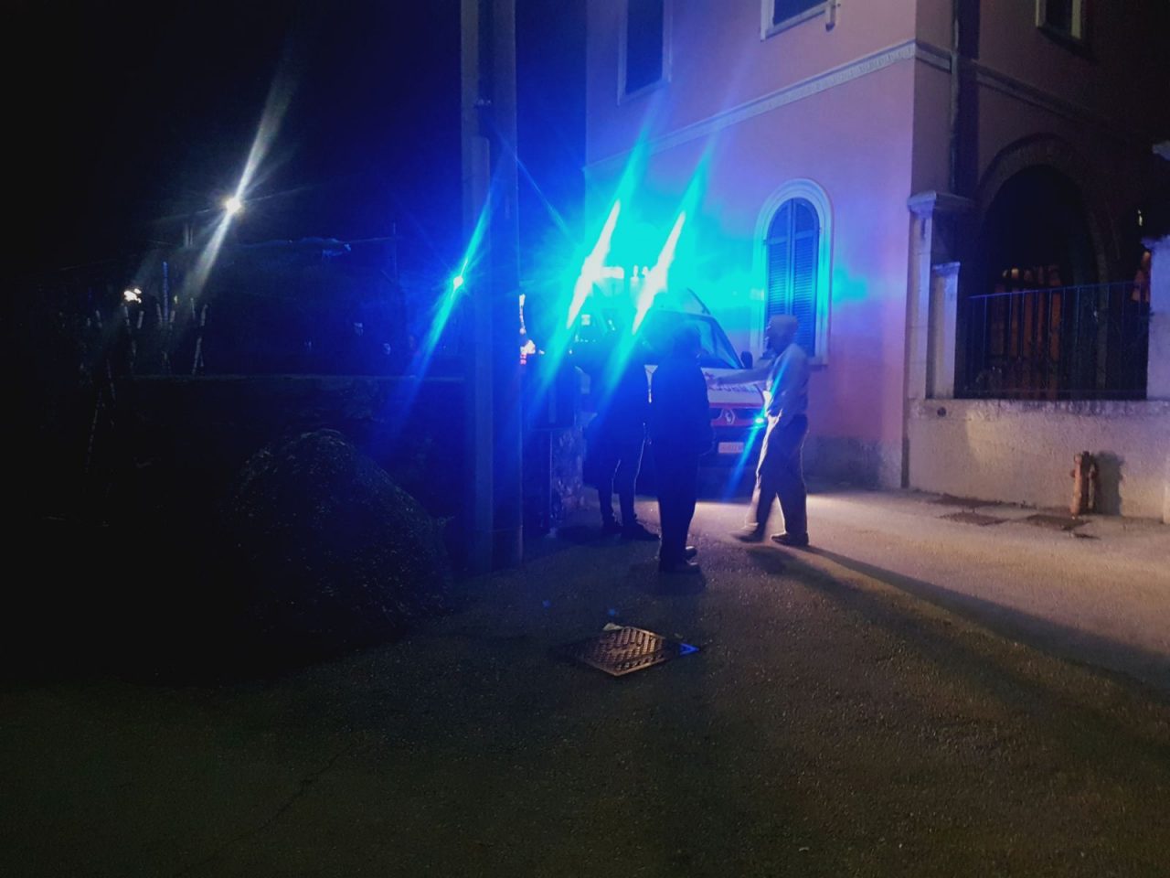 Albese ragazzina scompare da casa, trovata ferita nel bosco