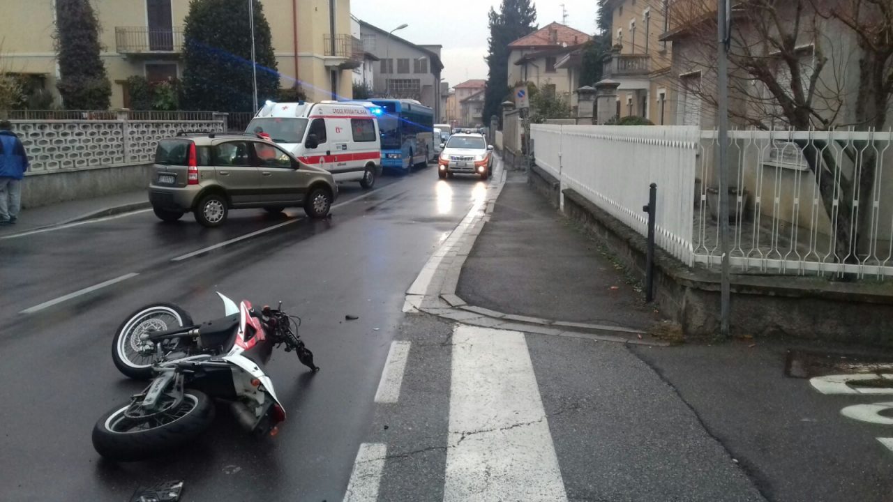 Incidente Cantù tra un’auto e una moto