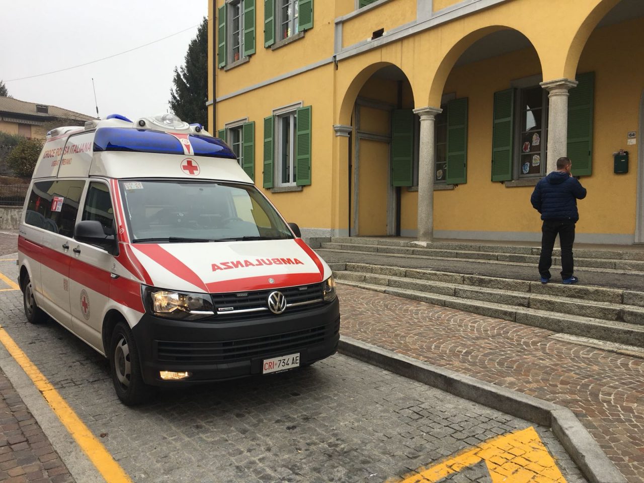 Ambulanza alla scuola primaria