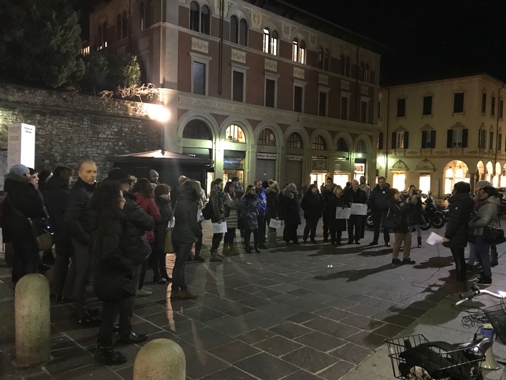 Presidio a Como in favore dei docenti precari magistrali