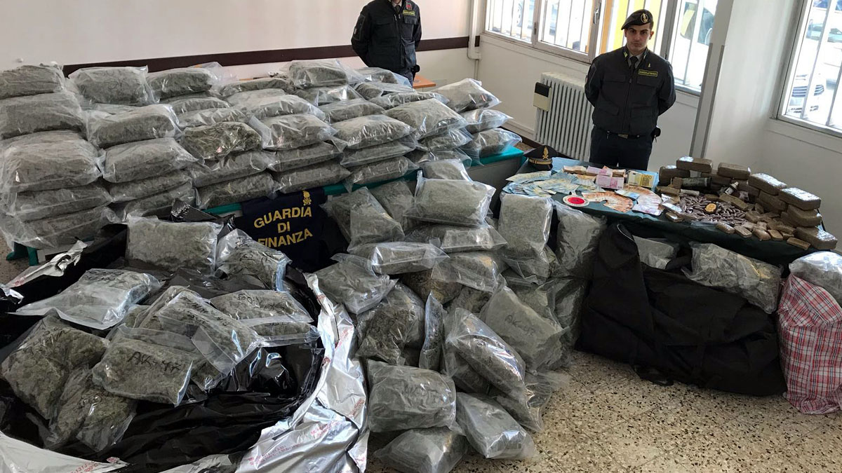 Traffico di droga: sequestrati altri 400 chili dalle Fiamme Gialle FOTO
