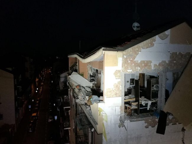 Fuga di gas, esplode palazzo a Sesto: sei feriti IMMAGINI