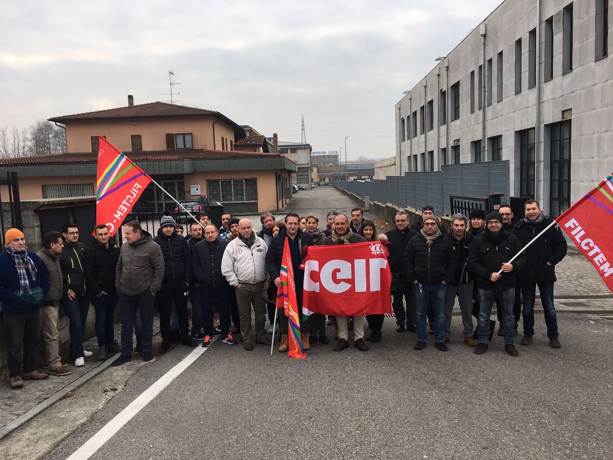 Licenziamento collettivo per 40 lavoratori via al presidio VIDEO e FOTO