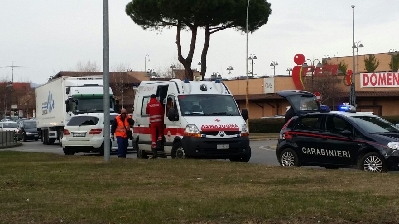 Alla rotonda dell’Iper di Grandate ancora un incidente FOTO