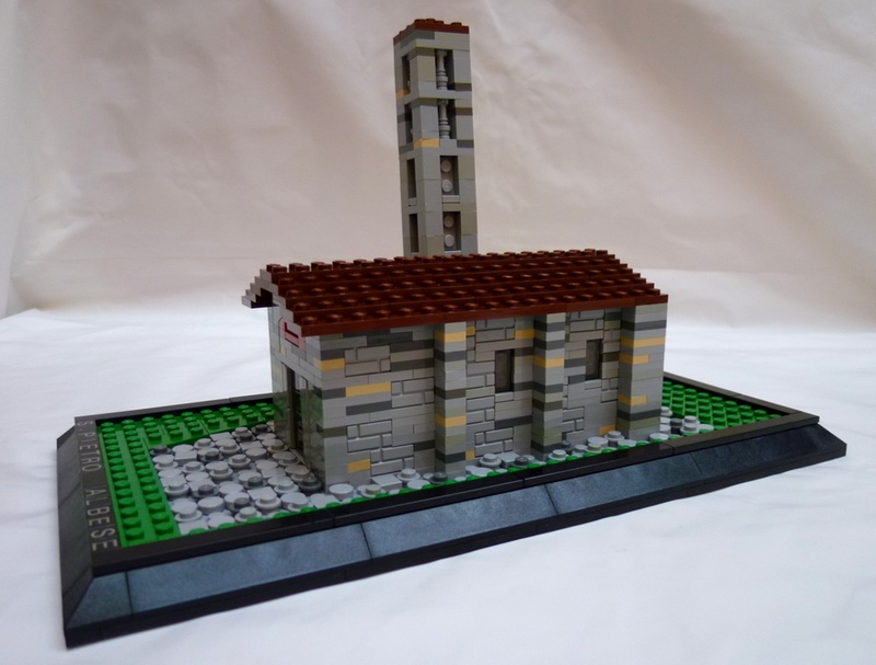 Another brick in Albese, Lego di scena al “Cubo”