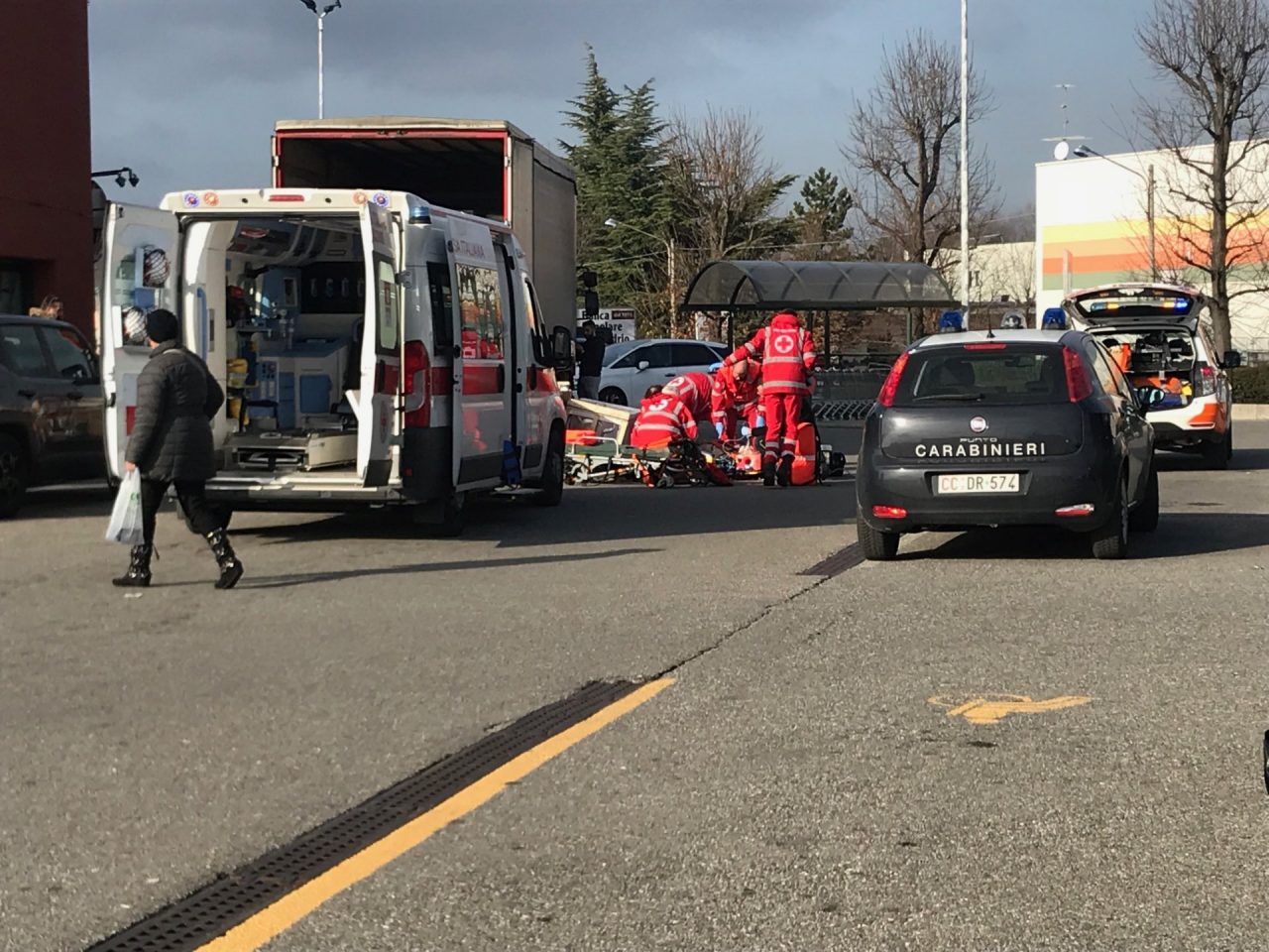 Schiacciato dagli elettrodomestici mentre scaricava il camion