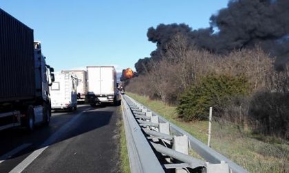 Autostrada Torino Piacenza esplode cisterna muore intera famiglia VIDEO