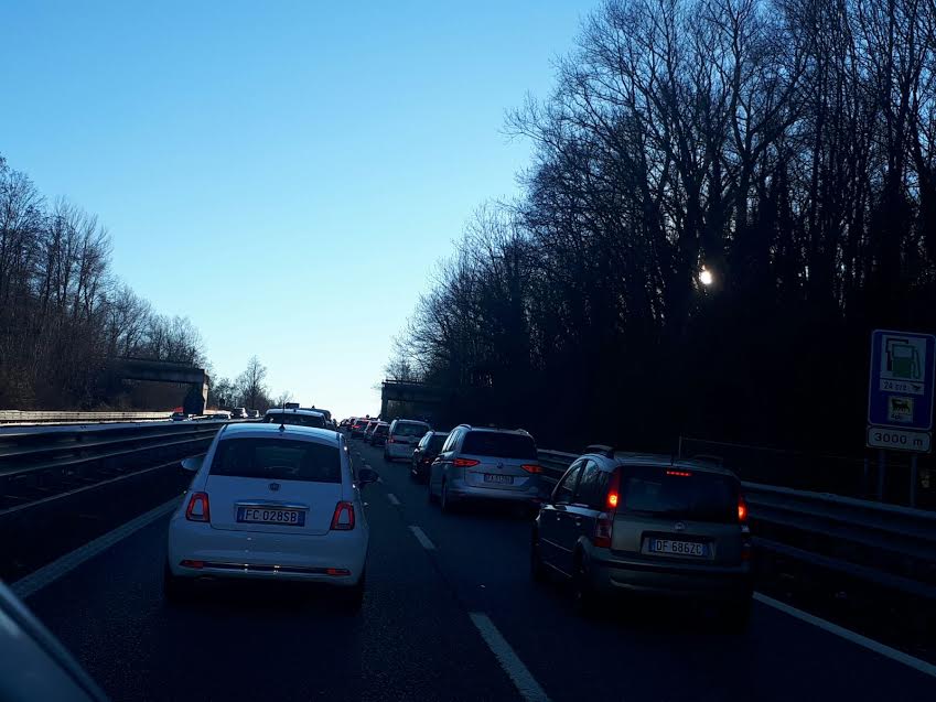 Incidente superstrada due auto coinvolte