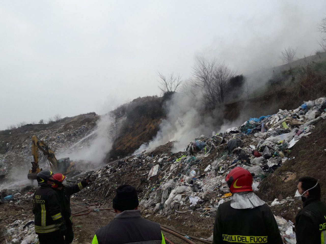 Discarica Mariano, incendio domato FOTO