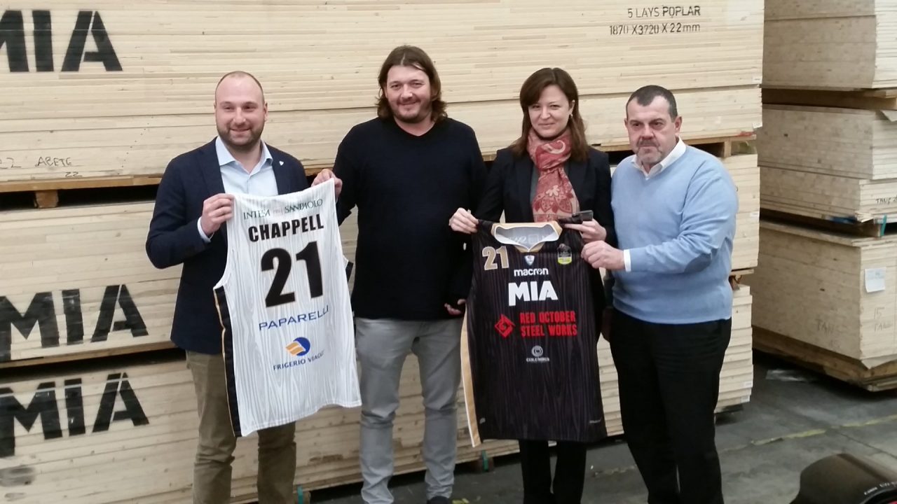 Pallacanestro Cantù ecco le maglie delle Final8 FOTO E VIDEO