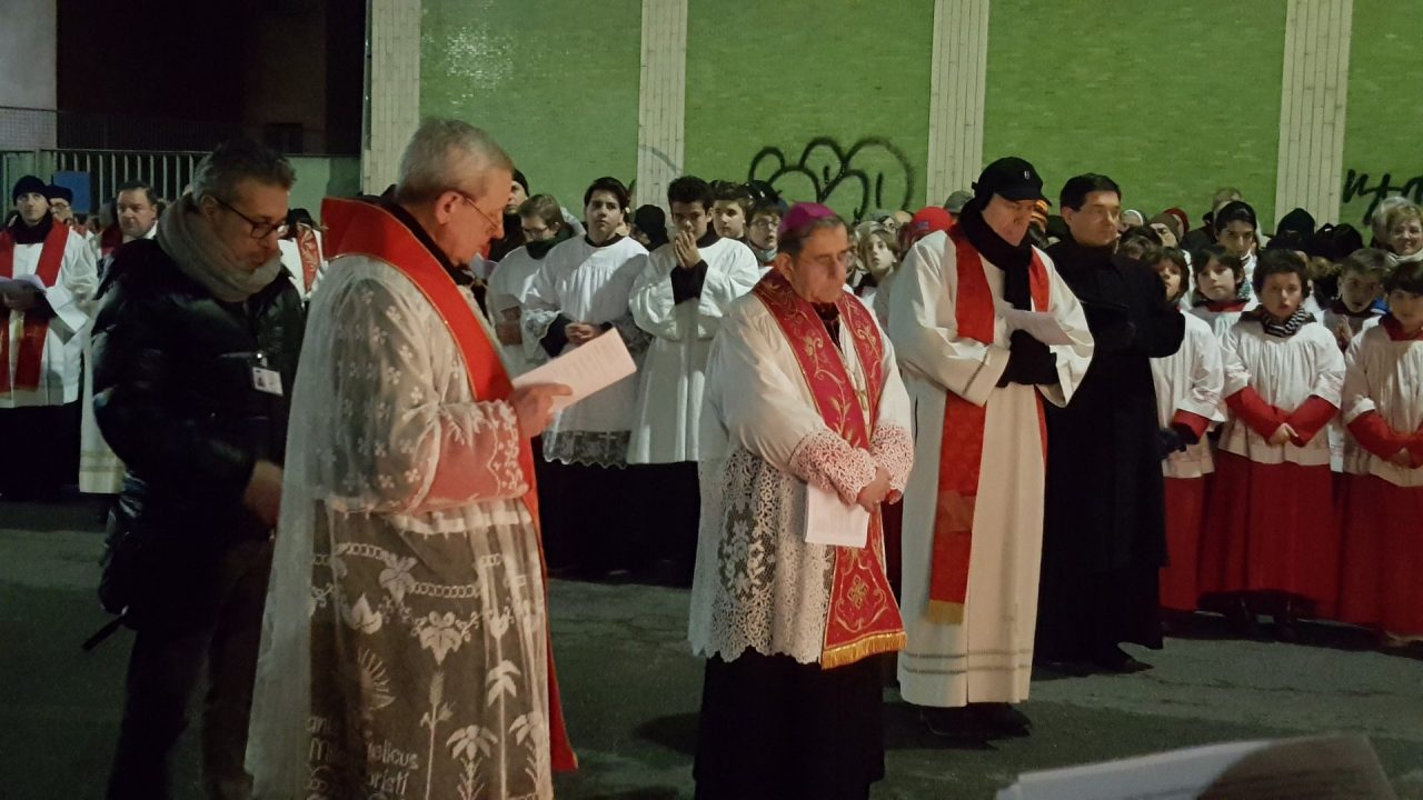 Via Crucis a Erba: oltre duemila fedeli per Delpini FOTO