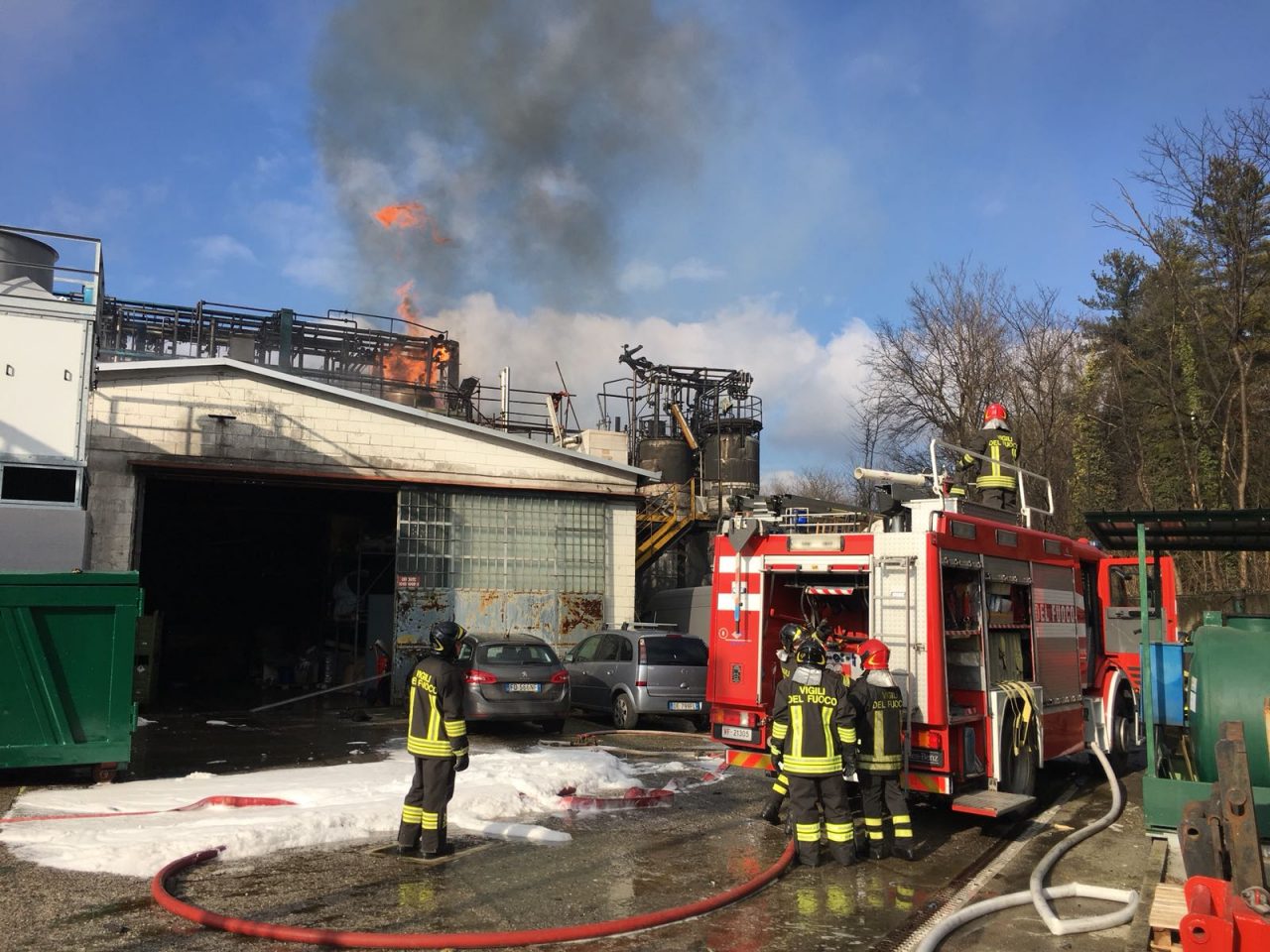 Incendio Bulgarograsso non ci sono pericoli per la cittadinanza VIDEO