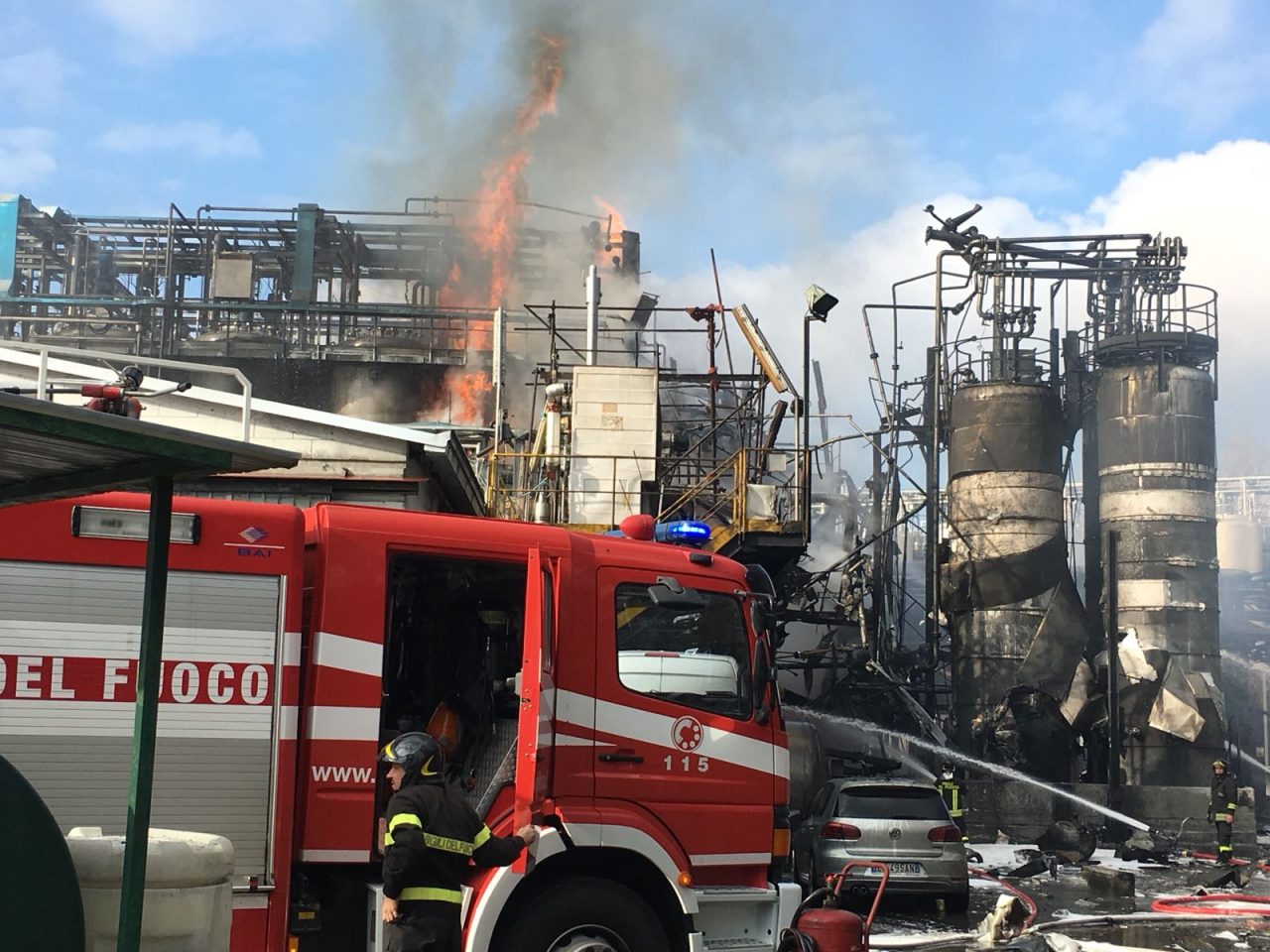 Incendio Bulgarograsso coinvolti alcuni lavoratori FOTO e VIDEO