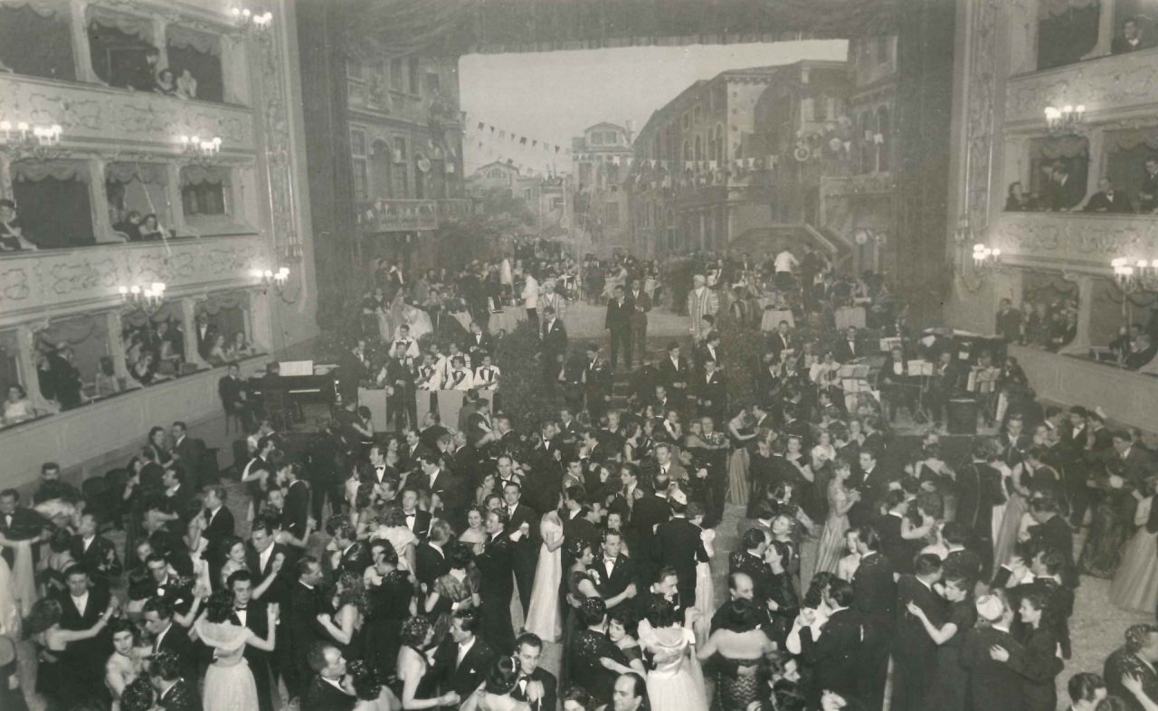 Al Teatro Sociale torna il Gran Ballo dell’800 sul lago di Como FOTO