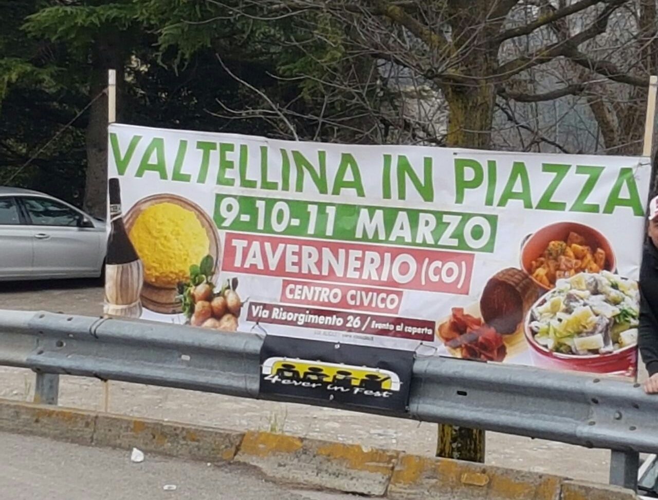 Vandali a Tavernerio: divelto e rubato cartellone