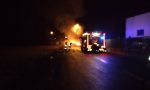 Auto in fiamme intervengono i Vigili del fuoco