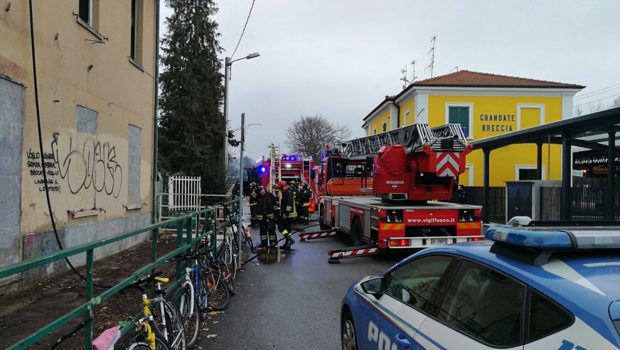 Incendio a Como vicino alla stazione Grandate Breccia FOTO e VIDEO