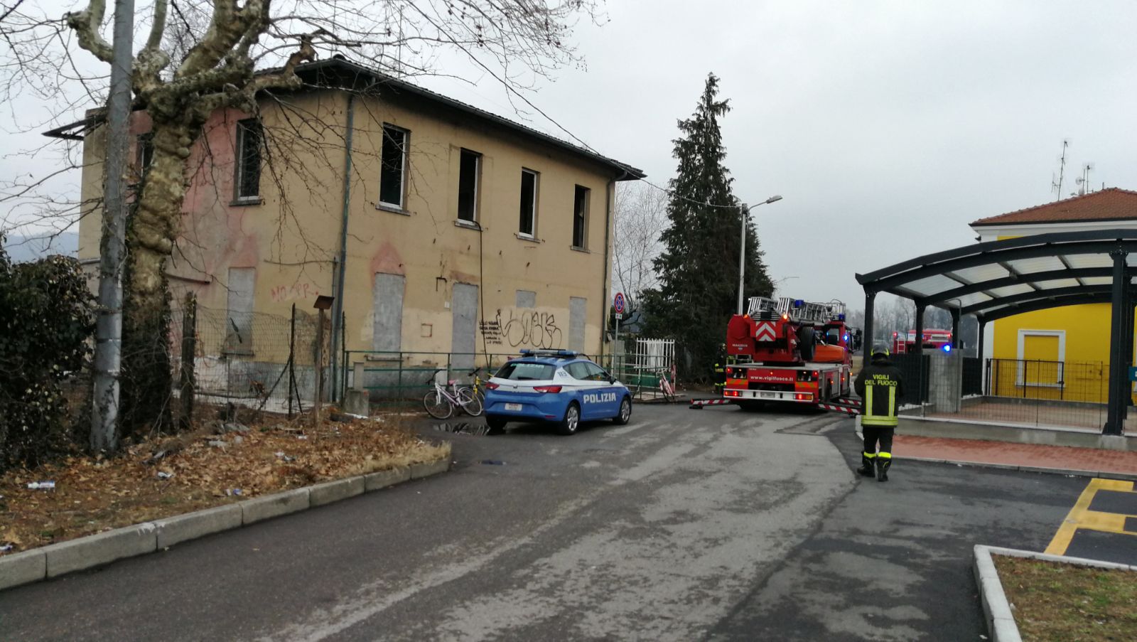 Incendio Como vicino stazione (4)