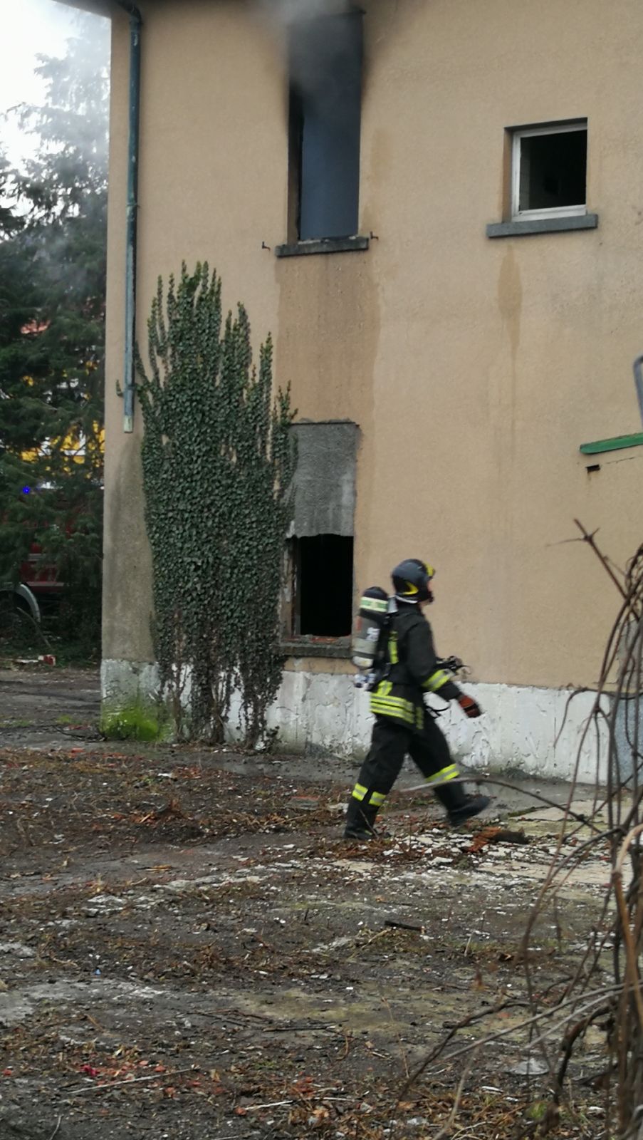 Incendio Como vicino stazione (8)