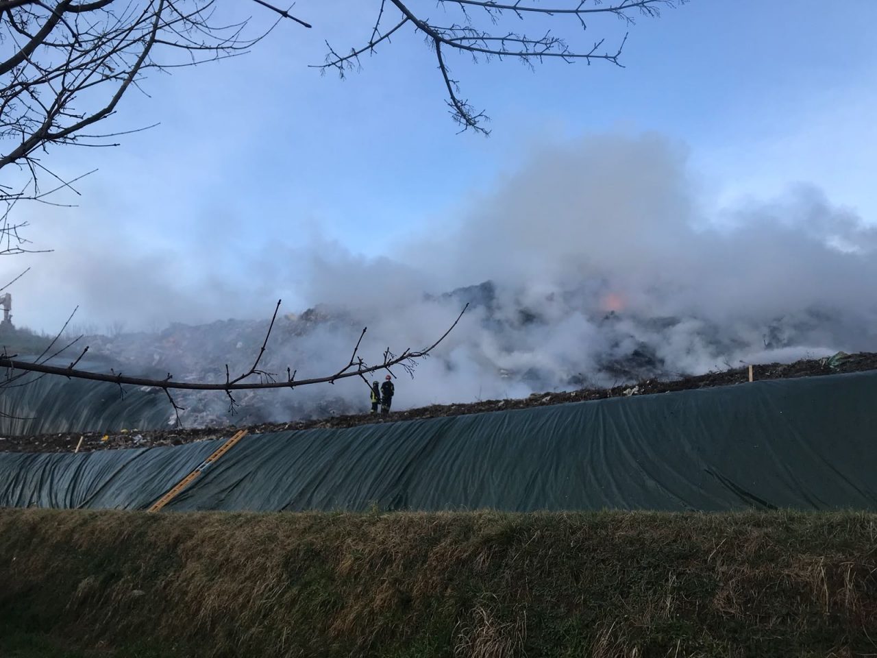 Incendio discarica Mariano il sindaco tranquillizza i cittadini