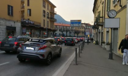 Traffico, Como corre ai ripari per i weekend d'estate: ordinanza con misure spot, dalla chiusura di via Milano a quella di viale Geno