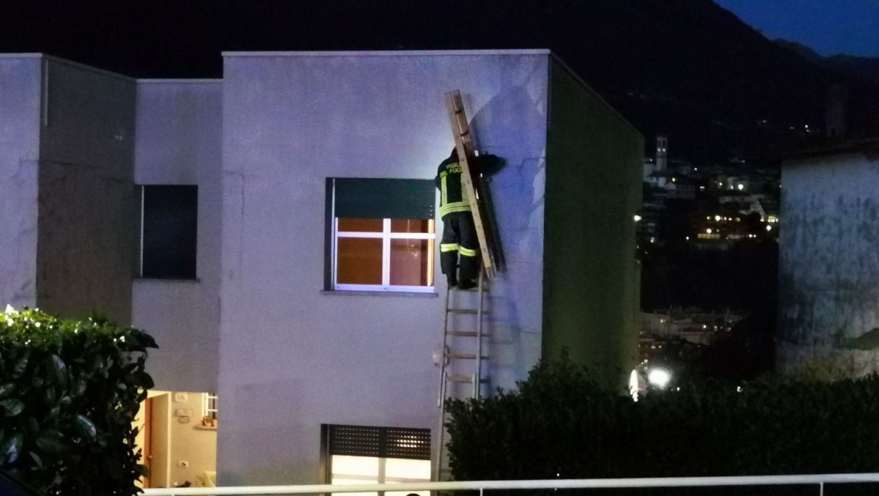 Fiamme a Tavernola intervengono i Vigili del fuoco FOTO