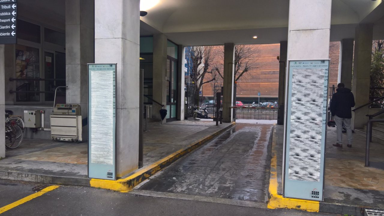 Nuova casa per i totem della seta a Como FOTO