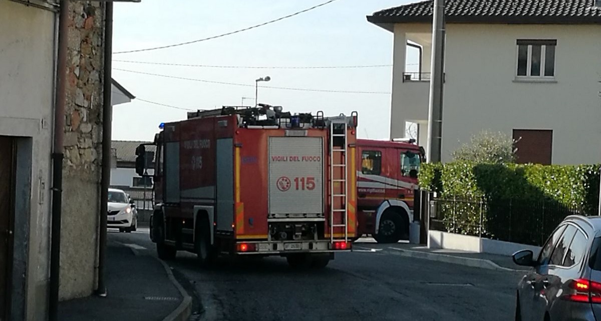 Incendio capanno degli attrezzi a Rodero