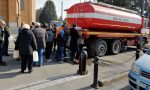 Per l'emergenza idrica anche i Vigili del Fuoco distribuiscono acqua in città FOTO