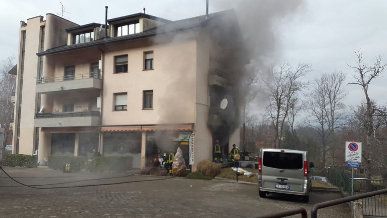 Esplosione in un negozio di attrezzature per sub: paura a Bizzarone FOTO e VIDEO