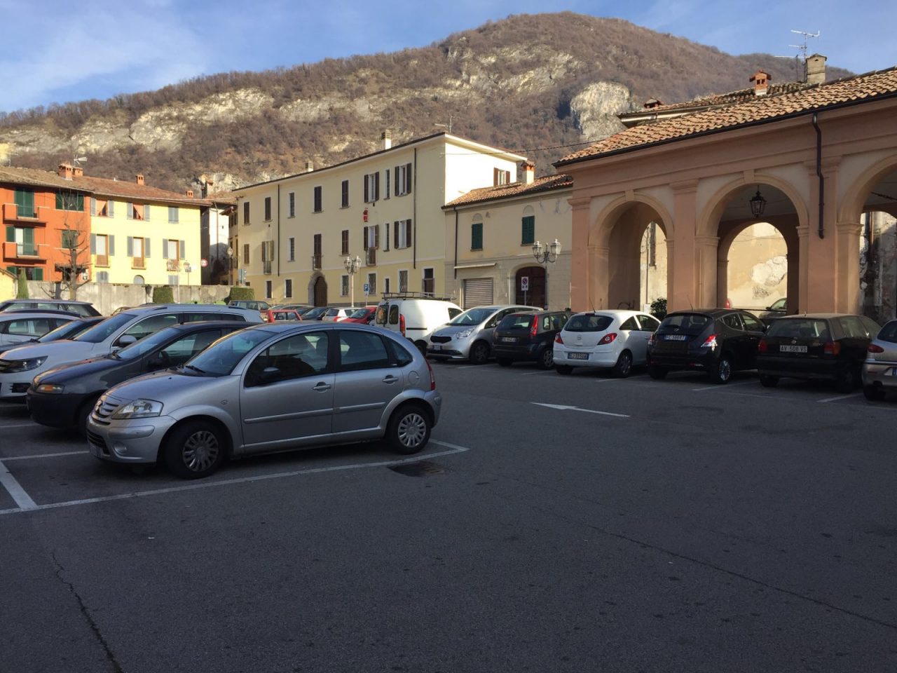 Arriva una mostra di quadri nei negozi di Canzo