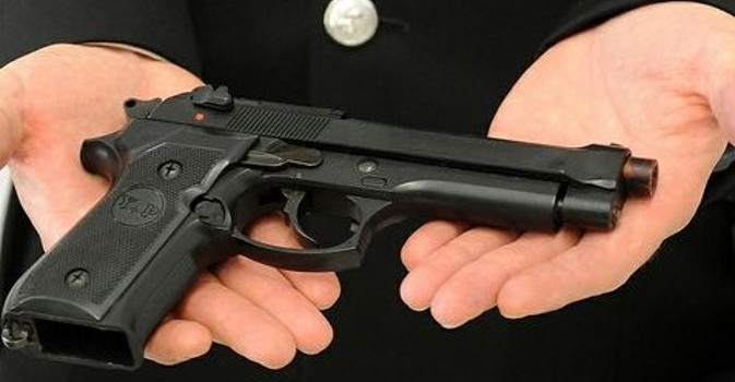 Arrestato rapinatore seriale con pistola finta e forbici per intimidire le vittime