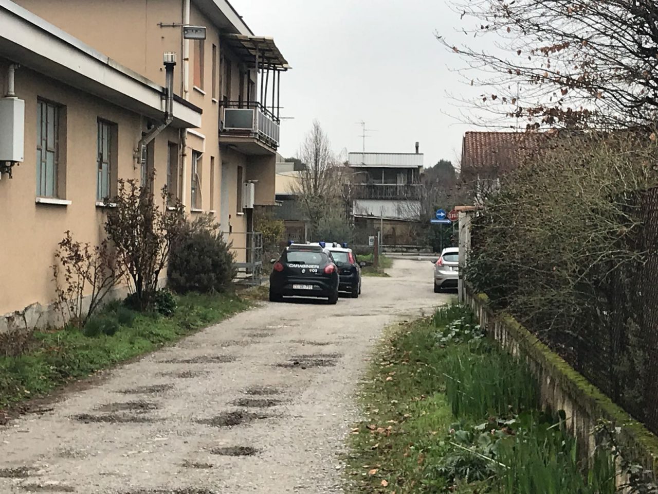 Si  prendono a botte per un paio di scarpe