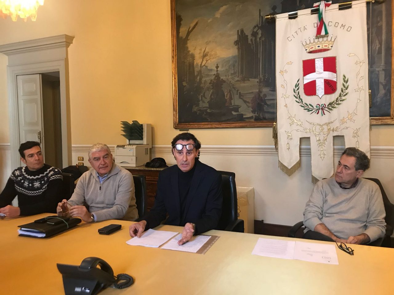 Palazzetto di Casate sindaco e assessore: “L’impegno c’è sempre stato, altri lavori al via ad aprile”