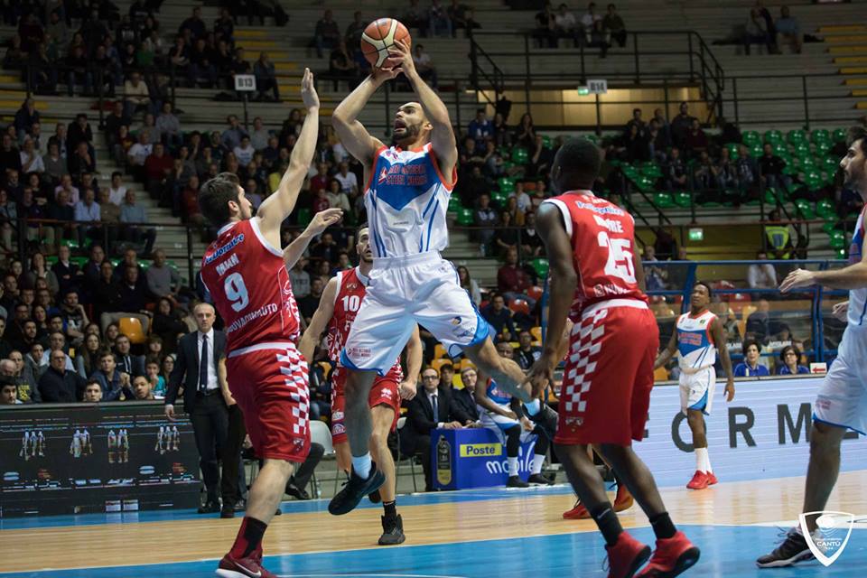 Pallacanestro Cantù: prima doppia cifra per Perry Ellis