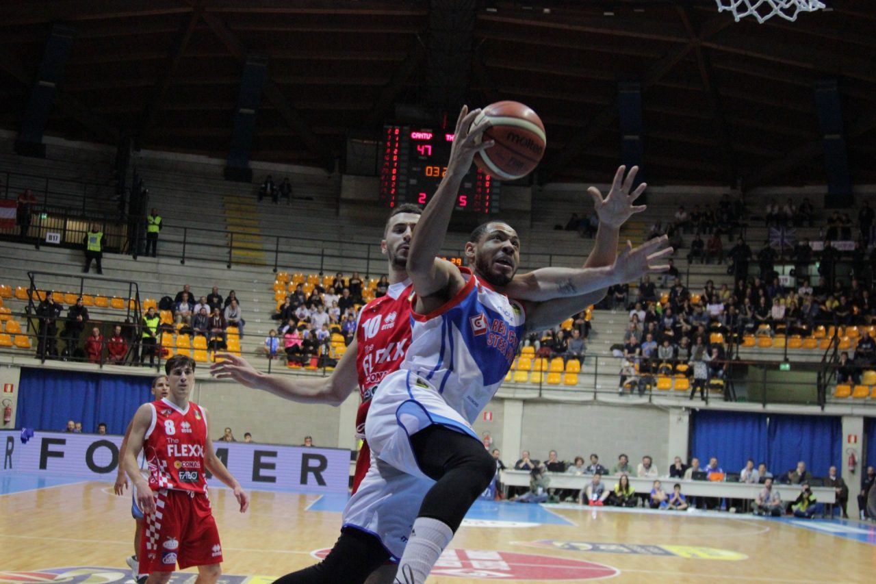 Cantù segna 106 punti e stende Pistoia