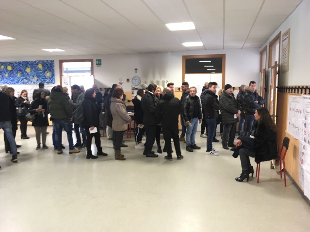 Elezioni politiche 2018 in coda quasi un’ora per votare